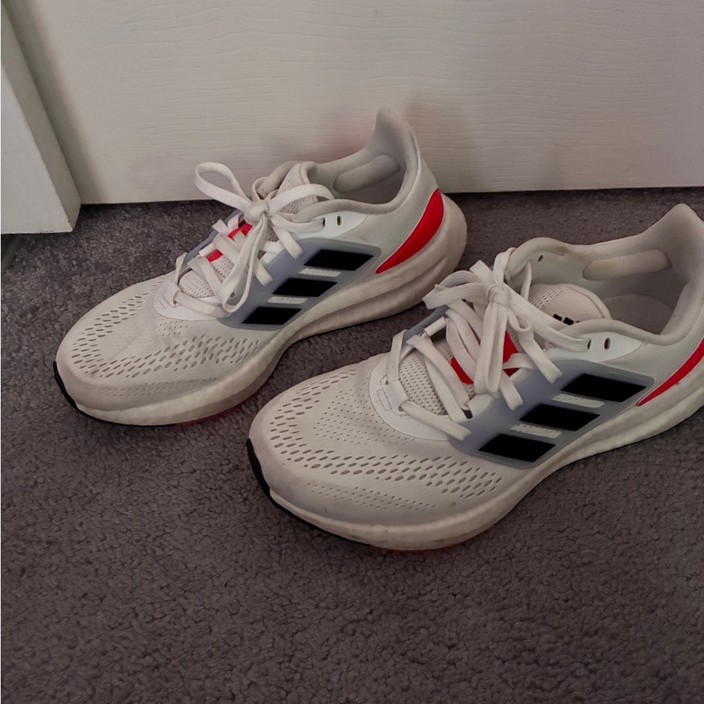 Women’s Adidas workout shoe